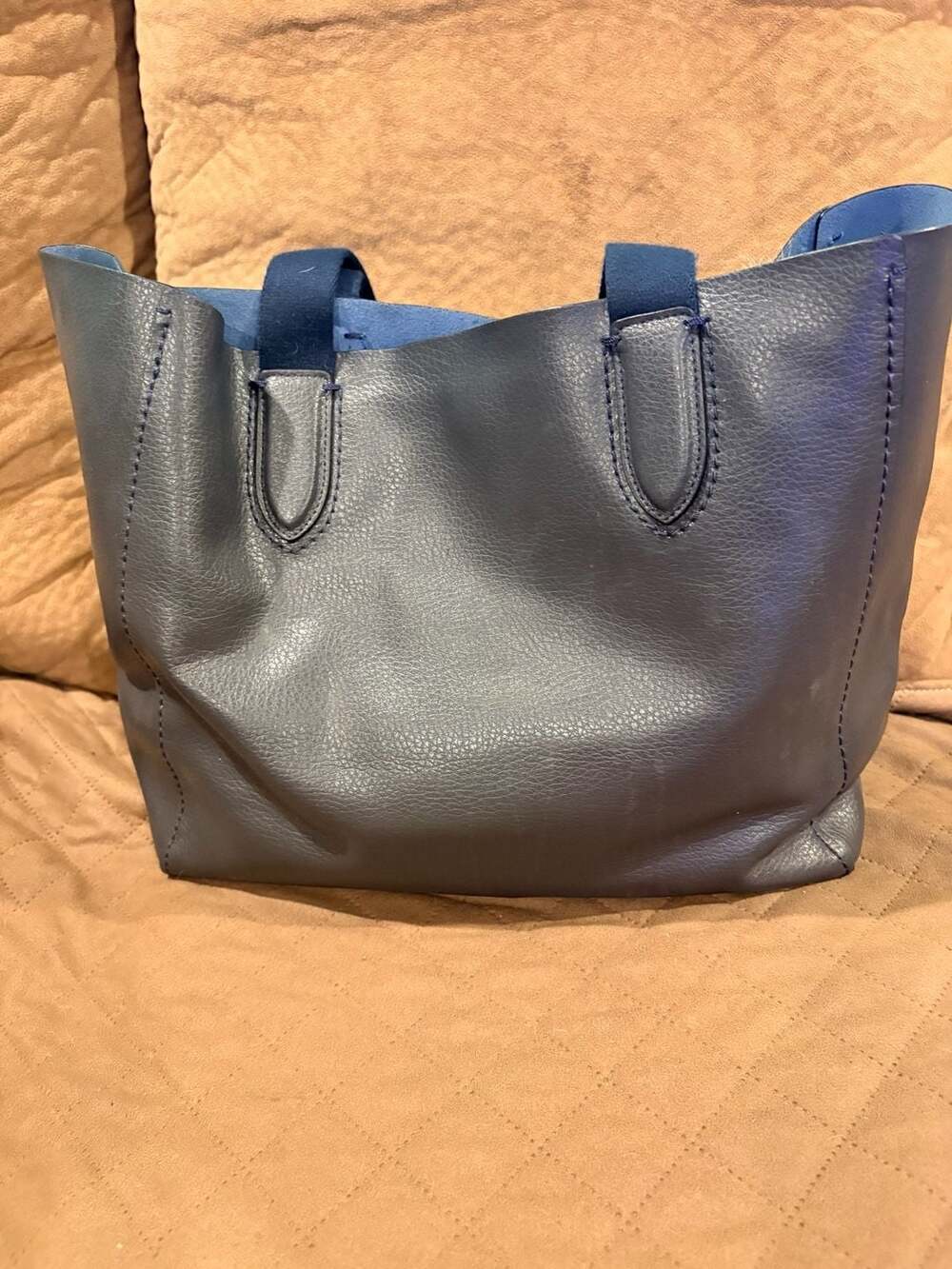 Coach Navy Blue Tote/Purse/Handbag in Like New condition. - Picture 4 of 14